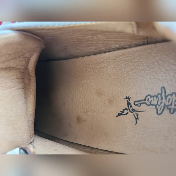 White Canvas Sneakers with Classic Silhouette - Picture 6 of 9